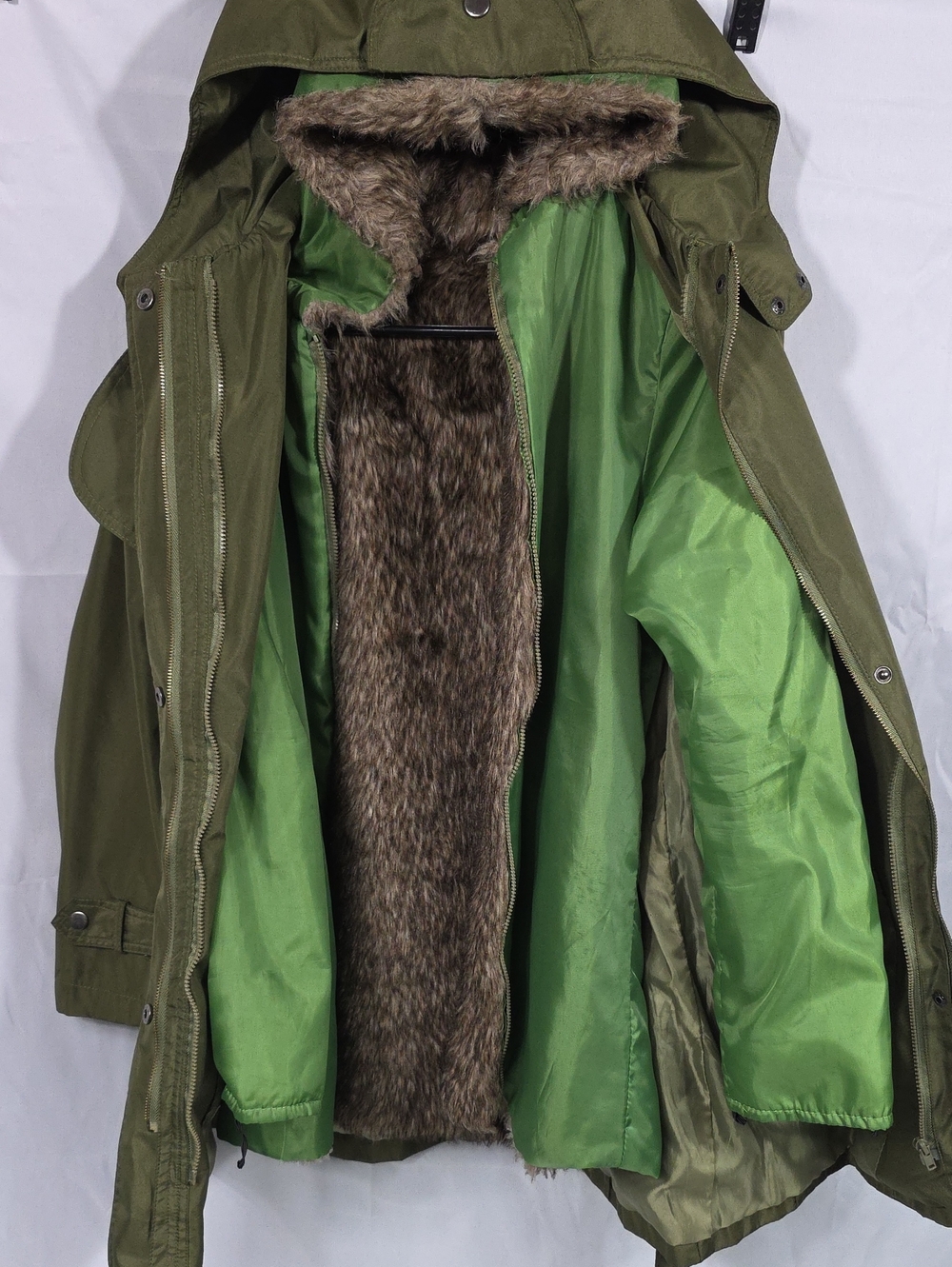 Womens Olive Green Hooded Parka Jacket w Faux-Fur Lining Size Medium (W45) - Picture 2 of 7